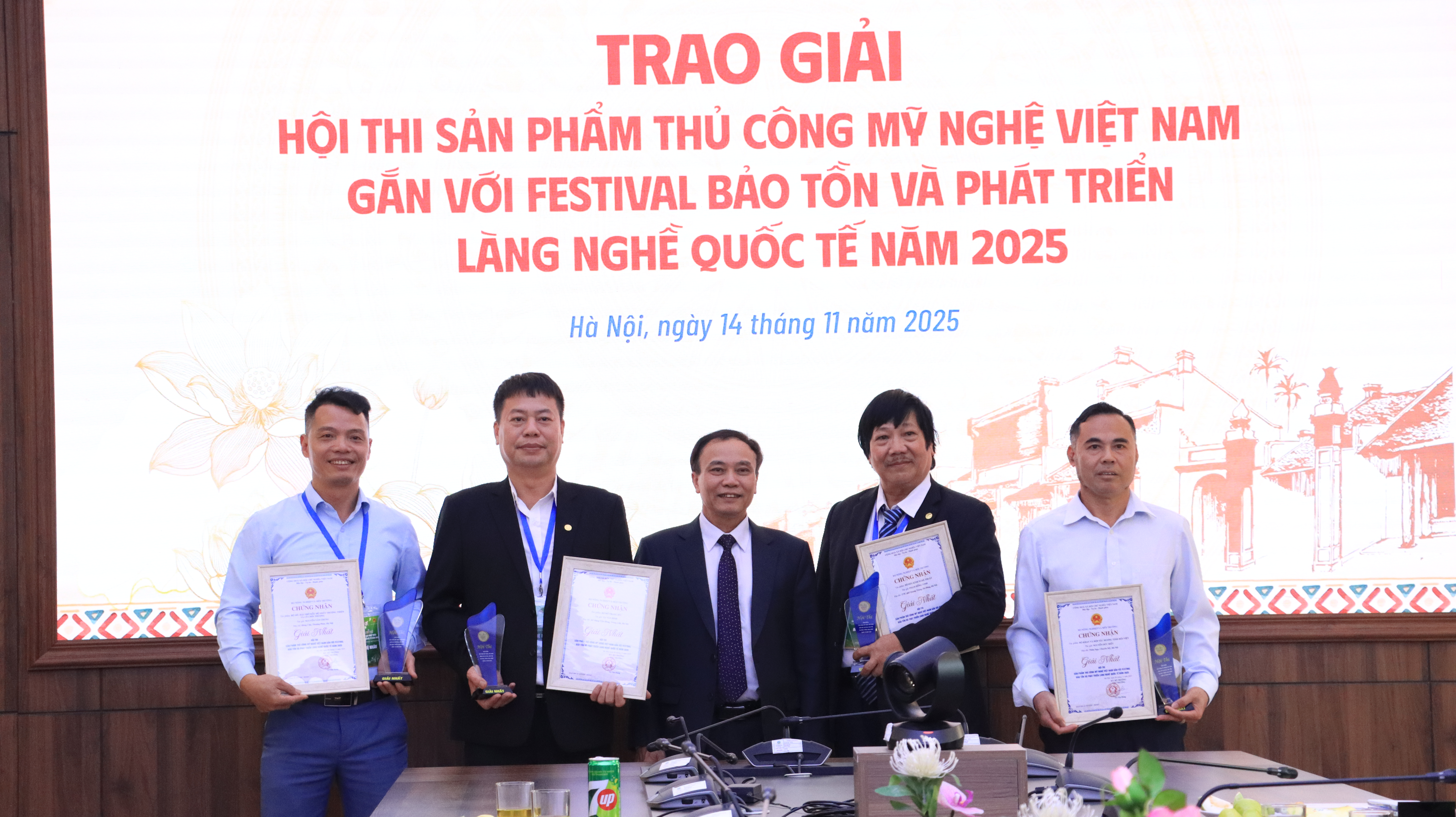 Trao giải Hội thi sản phẩm thủ công mỹ nghệ Việt Nam năm 2025
