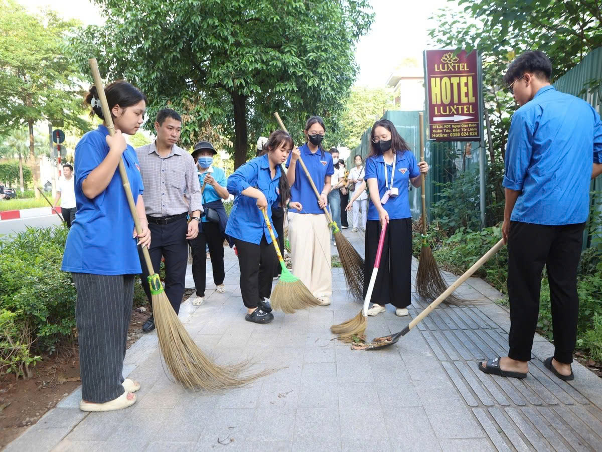 Thủ đô sạch đẹp từ hành động nhỏ của người dân