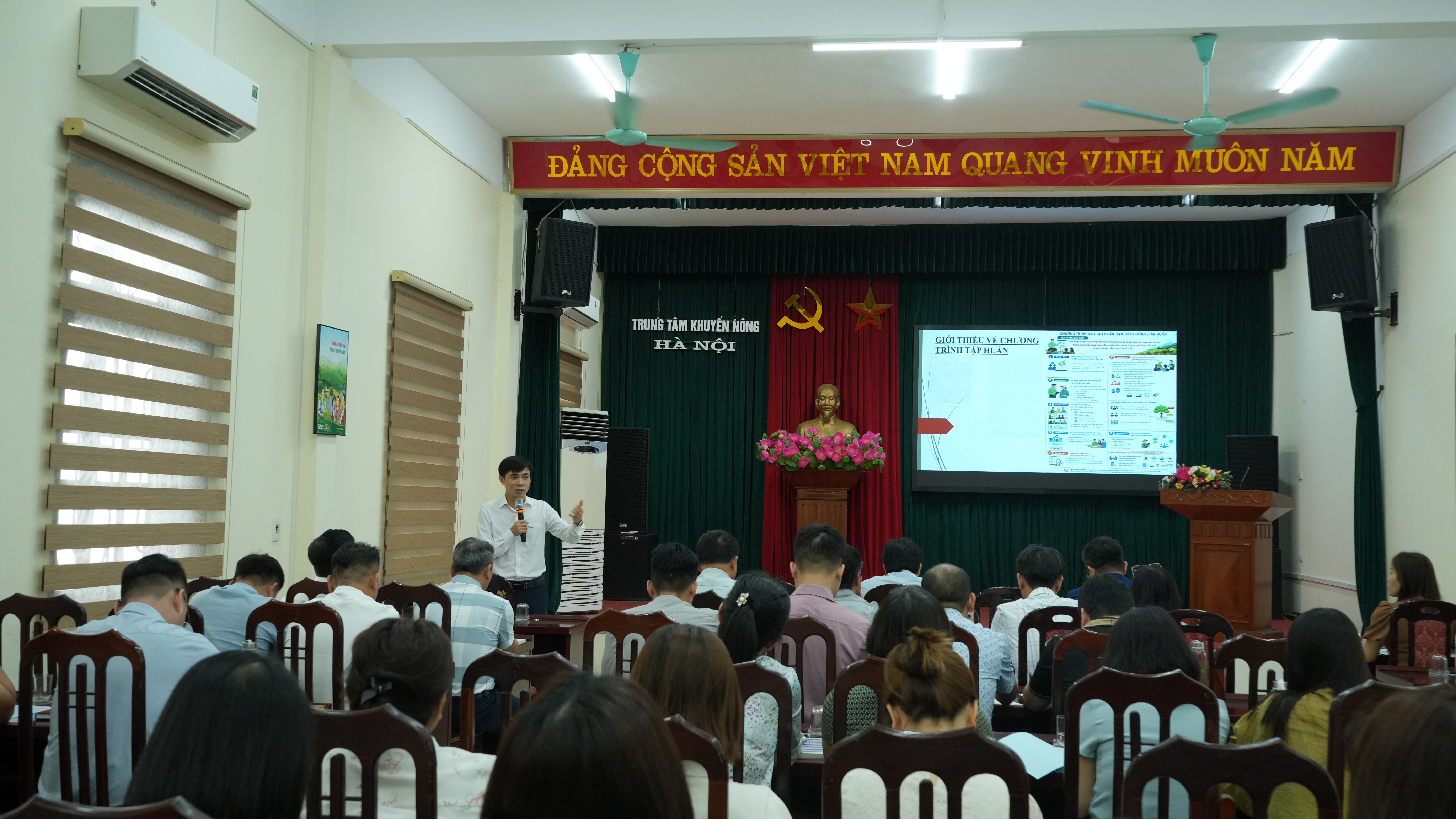 Nâng cao năng lực khuyến nông, đáp ứng yêu cầu phát triển nông nghiệp hiện đại