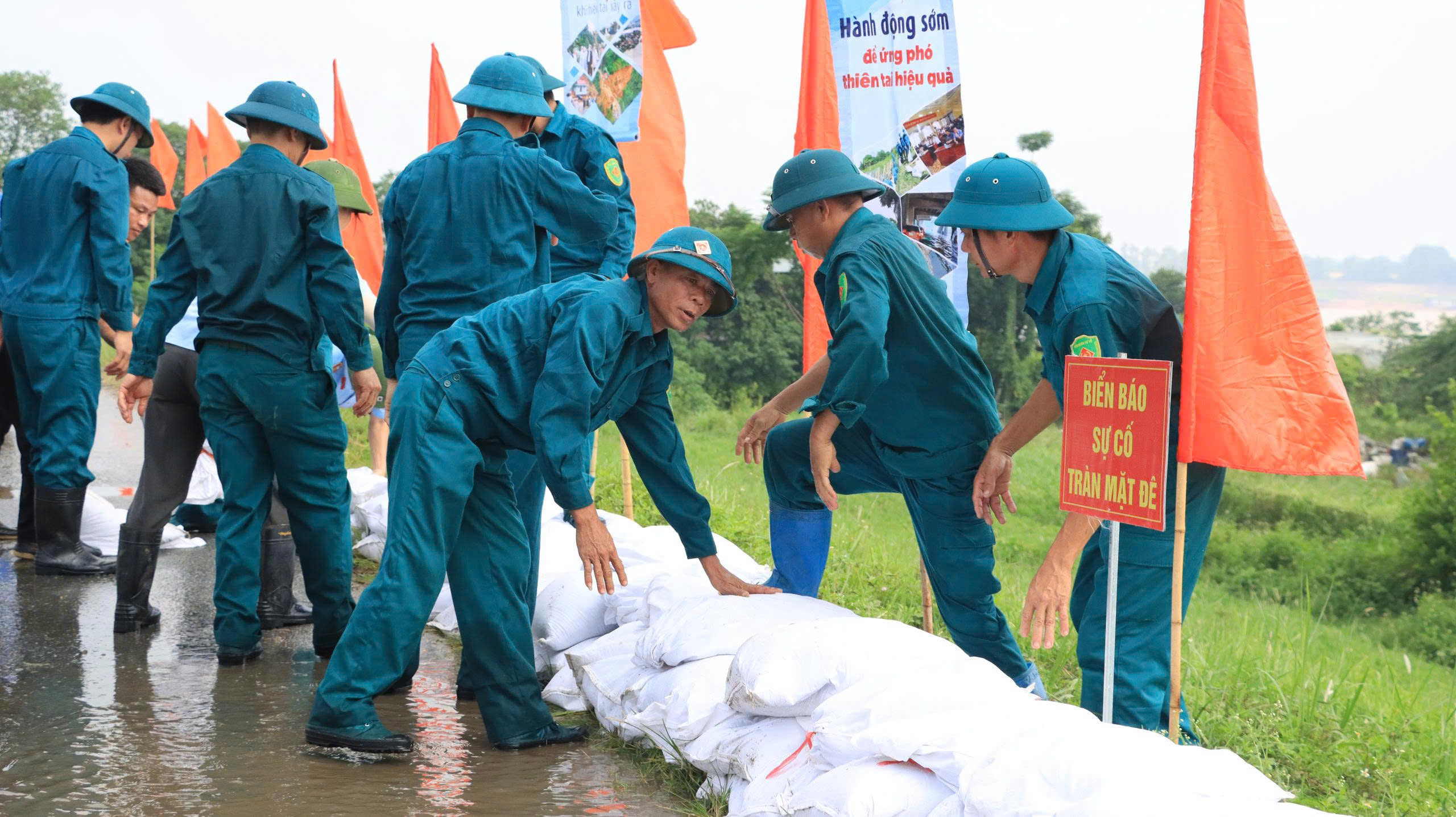 Hà Nội tổ chức diễn tập phòng, chống và giảm nhẹ thiên tai tại xã Phúc Lộc