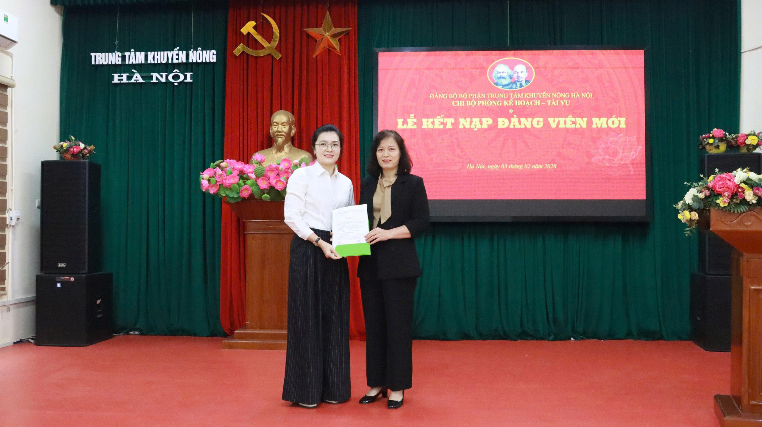 Lễ kết nạp đảng viên mới – Vinh dự, tự hào khi được đứng trong hàng ngũ của Đảng