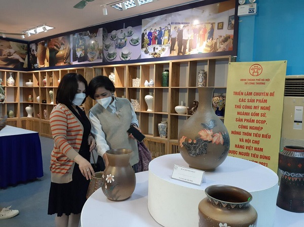 Khai mạc triển lãm về gốm sứ và sản phẩm OCOP