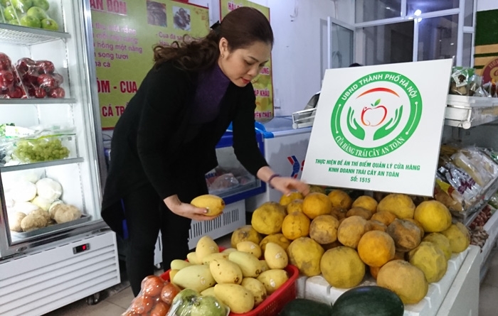 Phấn đấu hết quý III/2018, 100% cửa hàng kinh doanh trái cây tại các quận được cấp biển nhận diện