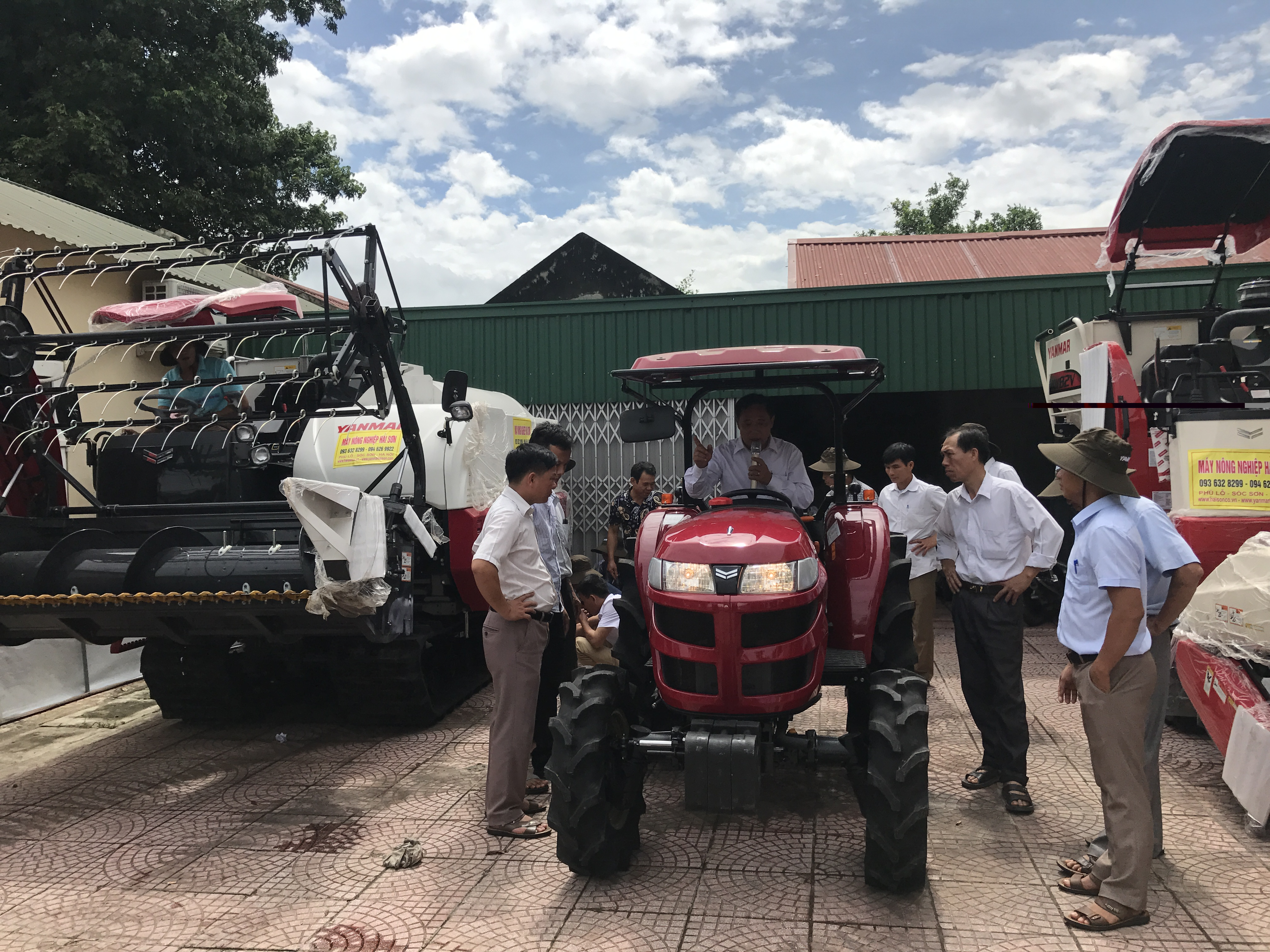 Hội nghị giới thiệu một số loại máy nông nghiệp thế hệ mới của hãng Yanmar Nhật Bản và quy chế hoạt động của Quỹ khuyến nông Hà Nội