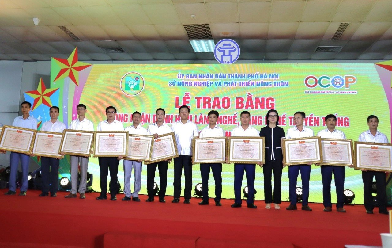 Hà Nội: Trao bằng công nhận 15 làng nghề, làng nghề truyền thống