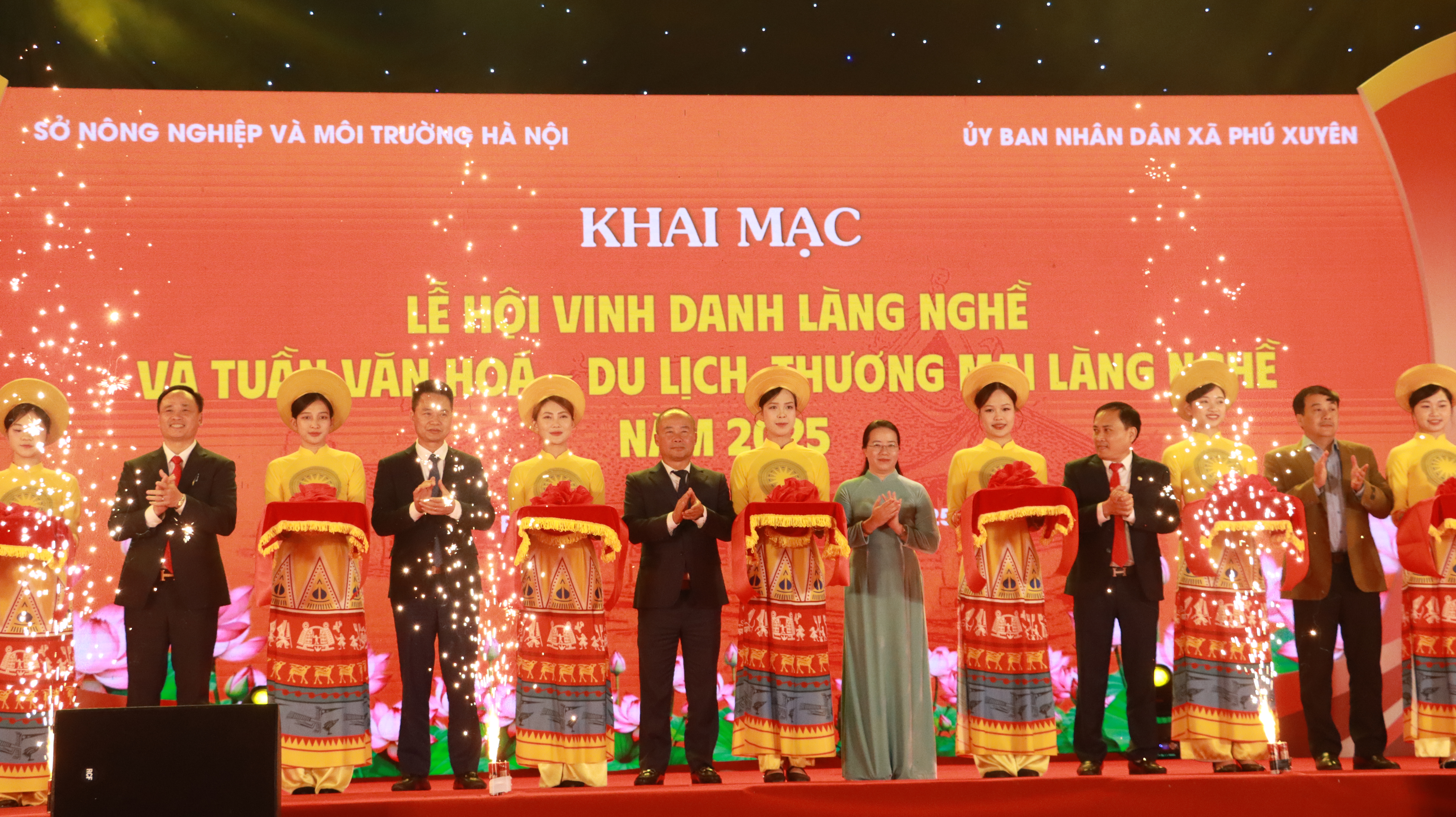 Lễ hội vinh danh làng nghề năm 2025 - Thành công rực rỡ, lan tỏa giá trị làng nghề Thủ đô