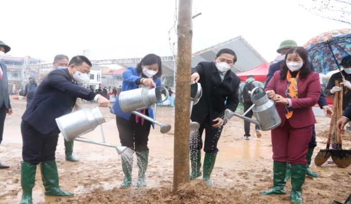 Phó Bí thư Thường trực Thành ủy Nguyễn Thị Tuyến dự lễ phát động Tết trồng cây tại huyện Mê Linh