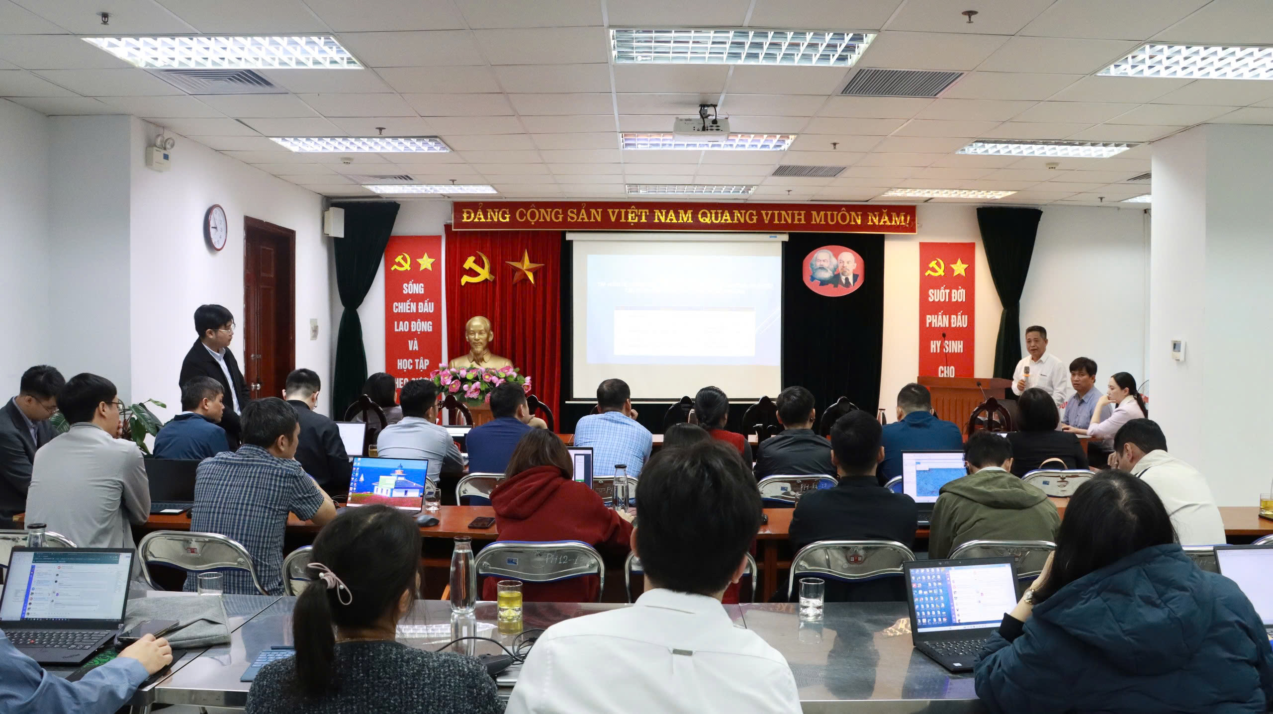 Tập huấn nâng cao nghiệp vụ sử dụng phần mềm quản lý đất đai cho cán bộ cấp xã, phường tại Hà Nội